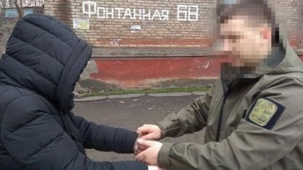 СБУ задержала сторонницу "ДНР", помогавшую незаконно переоформлять квартиры