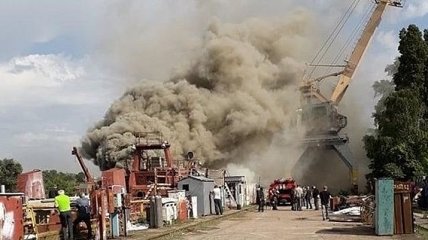 В Киеве на заводе Кузня на Рыбальском загорелся корабль
