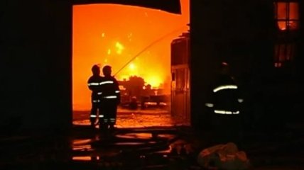 Донбасс: пожар на флюсодоломитном комбинате (Видео)