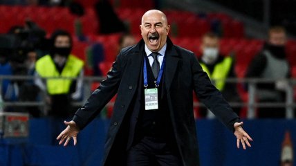 Главный тренер сборной России негодует из-за решения датчан не пускать российских болельщиков