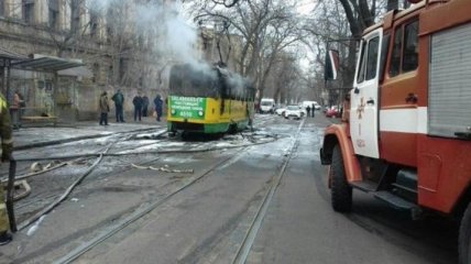 В Одессе дотла сгорел трамвай: люди в панике выпрыгивали из окон