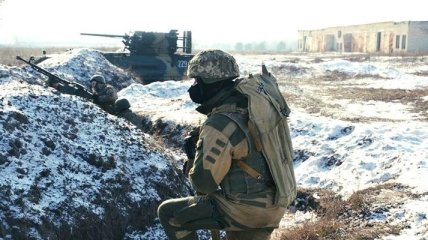 Ситуация в зоне АТО обострилась: ранен украинский военный