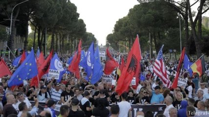 Полиция Албании применила водометы и слезоточивый газ для разгона демонстрантов