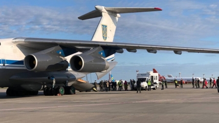 Украина продолжит эвакуировать своих граждан из Афганистана с помощью военных или коммерческих самолетов