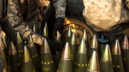Первые после США: азиатская страна предоставила Украине больше снарядов, чем весь ЕС