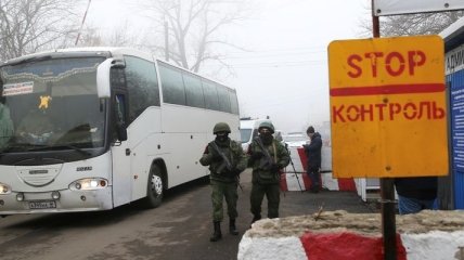Боевики удерживают на Донбассе еще около 300 человек 