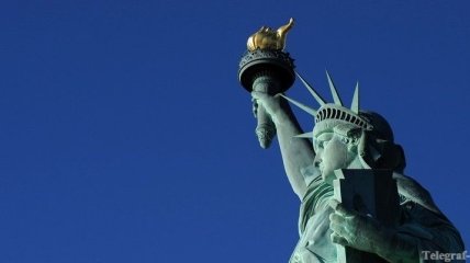 Факел Статуи Свободы зажегся впервые после урагана "Сэнди"