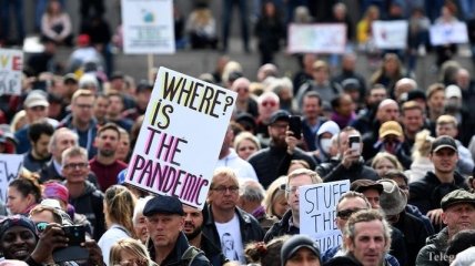 "Мы не согласны": в Британии тысячи людей вышли на "антикоронавирусный" протест 