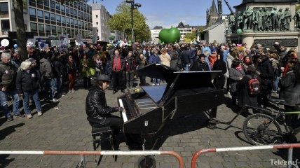 Партийный съезд правых популистов в Кельне проходит с массовыми протестами