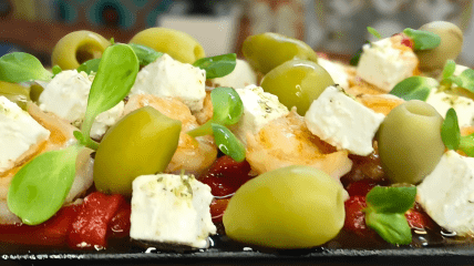 Салат с креветками и маринованным перцем