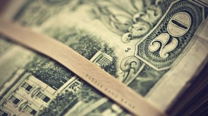 Через суд китаянка требует от ФРС США остановить печатание денег
