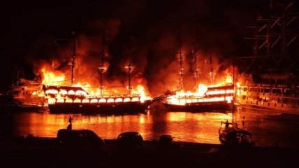 У Туреччині згоріли судна.