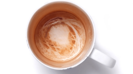 Чайный налет на чашке