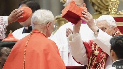Папа Римский возвел в сан 6 новых кардиналов 