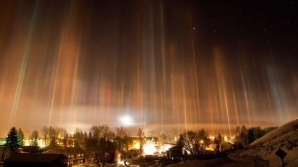 В небе над Пермью появились световые столбы в ночь на Рождество