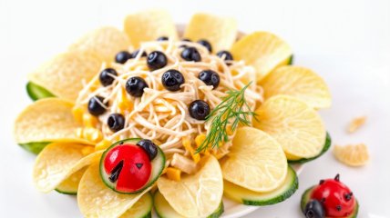 Великолепный салат с чипсами