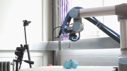 Ученые научили роботов производить собственных "детей" (Видео)