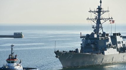 Американский эсминец в Черном море: Российский корабль приступил к слежению