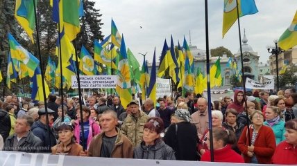 Возле здания Верховной Рады началась всеукраинская забастовка аграриев