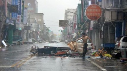 На Тайвань обрушился мощный тайфун, есть погибшие