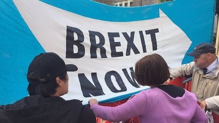 Что будет с Brexit: Еврокомиссия призывает готовиться к сценарию "no-deal"