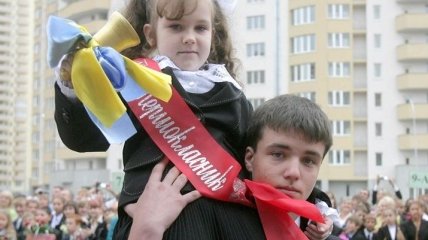 Сегодня в школах Украины прозвенит последний звонок