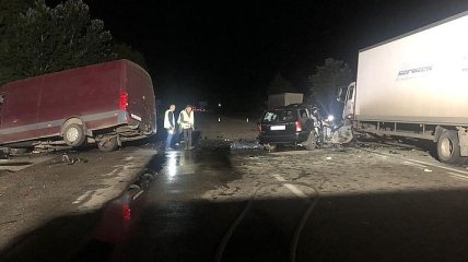 Смертельное ДТП в Днепре: водитель пытался обогнать грузовик