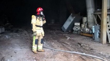 В Киеве произошел пожар на территории завода