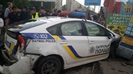 В Одессе автомобиль полиции въехал в магазин