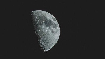 Для исследователей это загадка: на Луне находится большое количество углерода