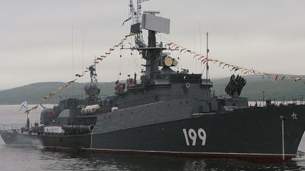 В Баренцевом море корабль ВМС РФ открыл стрельбу 