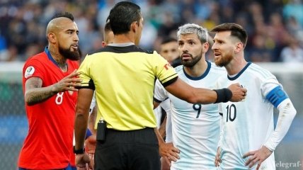 Стала известна официальная причина удаления Месси в матче с Чили