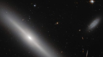 "Hubble" сделал снимок галактики, которая окружена роем звездных скоплений