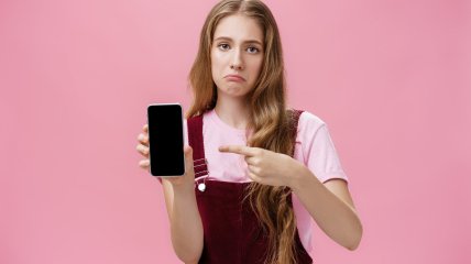 Дівчина з телефоном