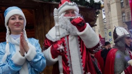 "Дедов Морозов" и "Снегурочек" настоятельно просят уплатить налоги