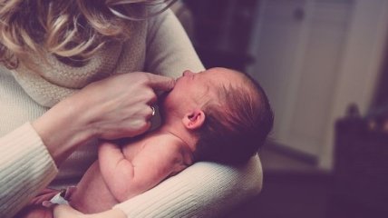 "Язык младенцев": новорожденные умеют различать разные "виды объятий"