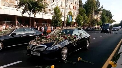Тысячи жителей Ташкента попрощались с Каримовым (Видео)