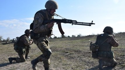 Штаб ООС: боевики 5 раз нарушали "тишину", один военный ранен