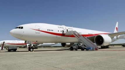 Пожар на борту самолета премьера Японии: что известно