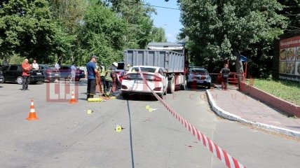В Киеве пьяный на Honda снес скутер и врезался в самосвал, есть погибший - детали и фото ДТП