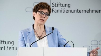 Преемница Меркель поддержала сохранение санкций против РФ