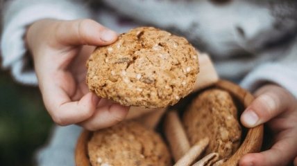 Полезная выпечка для похудения: Боржемская поделилась рецептом овсяного печенья с имбирем