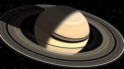 Ученые разглядели цвета малых спутников в кольцах Сатурна