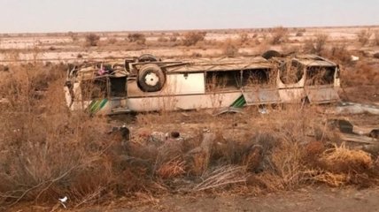 В Казахстане перевернулся автобус, погибли восемь человек