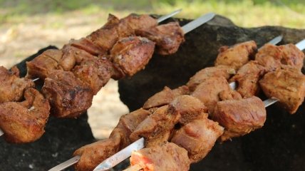 Вибір м’яса — це лише один із кроків приготування соковитих шашликів