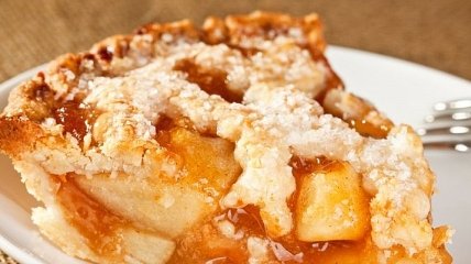 Рецепт дня: быстрый пирог с яблоками на кефире