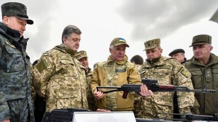 Порошенко: 3 украинских завода готовы поставить по 100 бронемашин