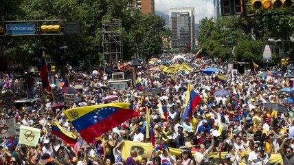 В Каракасе люди вышли на манифестации против коррупции