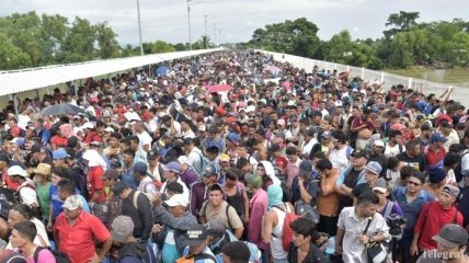 Караван из 10 тысяч беженцев приближается к США