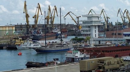 Рабочие главного порта Грузии завершили забастовку